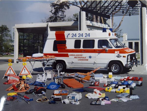 Image 3 - Photographie de presse, présentation à Lausanne des ambulances du service Métropole, 1991