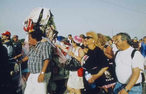 Image 10 - Pèlerinage de <em>Lag ba-Omer</em>, mai 1996, Djerba, Tunisie<br/>Procession