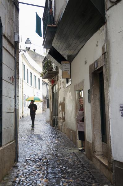 Image 21 - Lisbonne, Rue du Capelão, quartier de la Mouraria, Vitor, novembre 2014