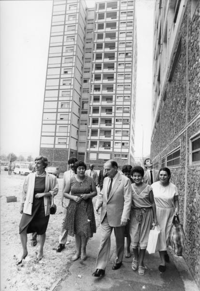 Image 16 - Photographie prise lors de la venue du président François Mitterrand en août 1983 au sein du quartier Monmousseau.